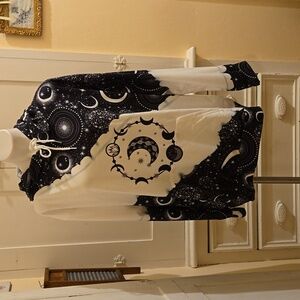 Black, white and blue celestial print hooded top Sz XXL